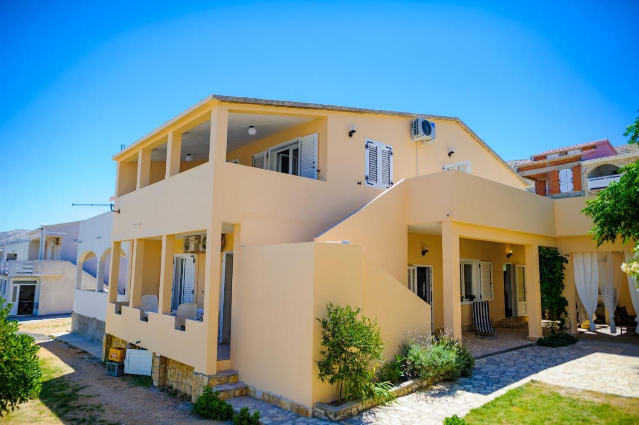 Apartments Lux Pag Pag Town Exterior photo